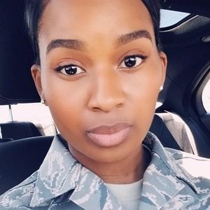 Meet your Posher, Dee